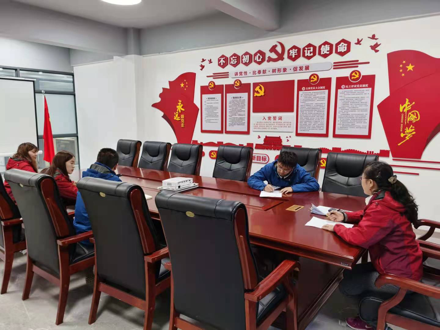 增強(qiáng)法制意識，弘揚(yáng)憲法精神 ——云南合信工程檢測咨詢有限公司黨支部開展“國家憲法日”主題黨日活動